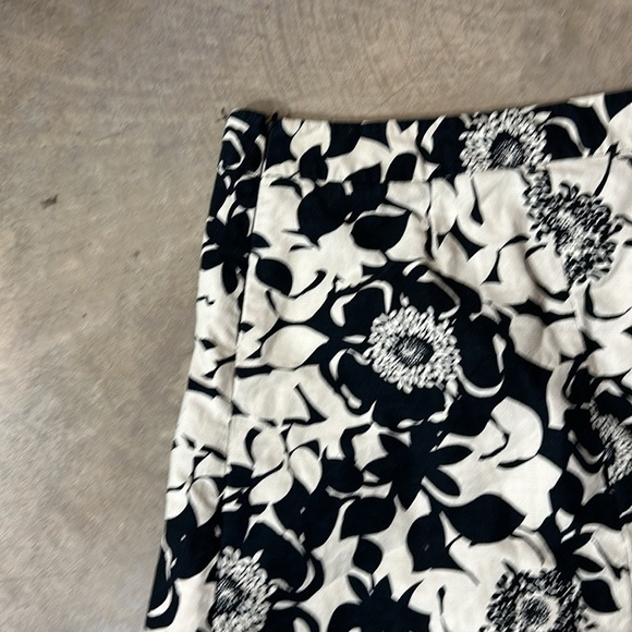 Merona Cream & Navy Floral Print Skirt w Buttoned Front Pockets Size 12 - Picture 7 of 7